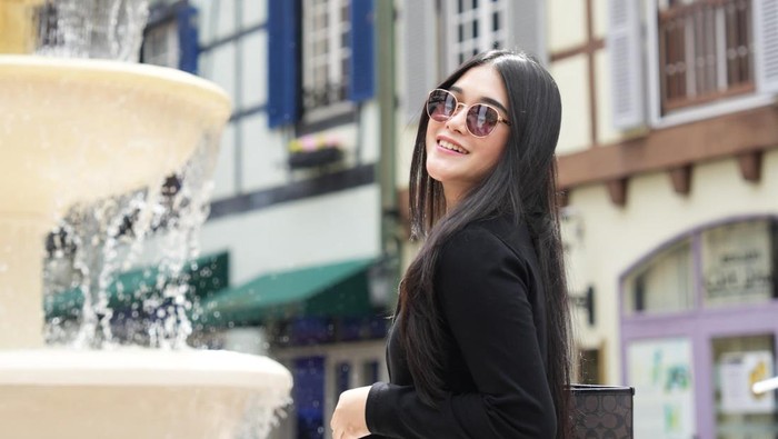 1765321461577-penyanyi-bandung-putri-jasmin-1765291079409_169