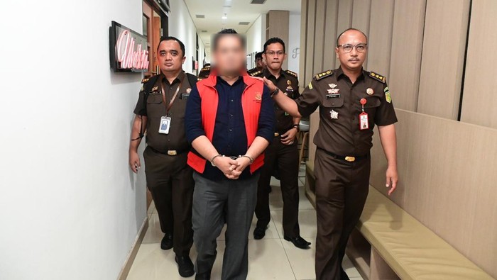 1765343109661-penahanan-mantan-sekwan-dprd-kabupaten-bekasi-dan-mantan-wakil-ketua-dprd-kabupaten-bekasi-dalam-kasus-tunjangan-perumahan-1765333948021_169