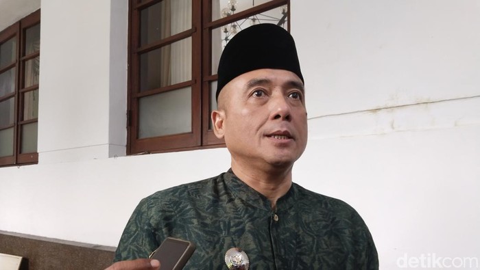1765364714243-wakil-wali-kota-bandung-erwin-1764906655742_169