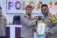 1765386295106-polisi-subang-mendapatkan-penghargaan-1765358132754_169