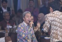 1765386297080-walkot-bogor-dedie-a-rachim-saat-bernyanyi-bersama-cakra-khan-di-detikjabar-awards-2025-1765382556773_169