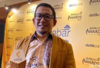 1765429532381-wakil-ketua-dprd-kota-bandung-tony-wijaya-terima-penghargaan-detikjabar-awards-2025-1765421918554_169