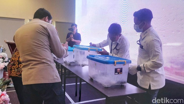 1765451107712-kepala-subdirektorat-pengawasan-pestisida-direktorat-jenderal-prasarana-dan-sarana-pertanian-kementerian-pertanian-budi-hanapi-1765449174320_169