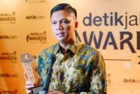 1765451109793-kapolres-cimahi-akbp-niko-n-adi-putra-saat-terima-penghargaan-dari-detikjabar-1765448311395_169