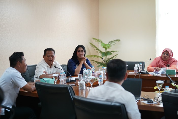 1765451119154-komisi-iv-dprd-kota-bogor-menggelar-rapat-kerja-dengan-dinas-sosial-dinsos-kota-bogor-dengan-agenda-pembahasan-implikasi-data--1765435619350