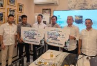 1765472700342-direktur-idensos-densus-88-brigjen-arief-mahfudiharto-kedua-dari-kanan-mengapresiasi-program-csr-adaumroh-yang-digerakkan-oleh-1765426395595_169