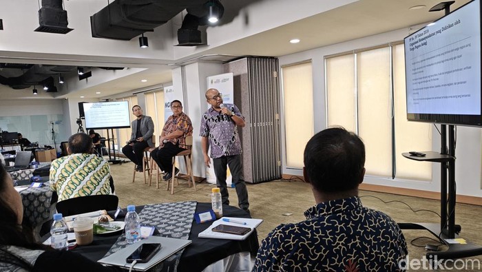 1765472706979-ngo-summit-2025-yang-digagas-pemprov-jabar-menjadi-potensi-kolaborasi-pembangunan-daerah-daerah-di-jawa-barat-1765458535044_169