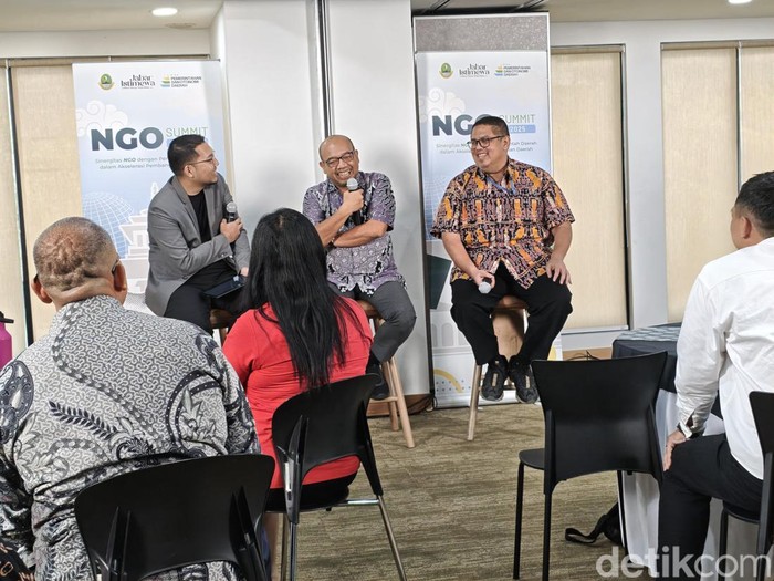 1765472707485-ngo-summit-yang-diinisiasi-pemprov-jabar-jadi-jembatan-pembangunan-daerah-dan-kelompok-nirlaba-asing-1765458242977_43