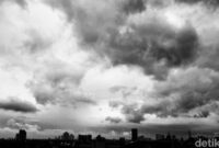 1765494268412-ilustrasi-cuaca-ekstrem-herianto-batubaradetikcom_169