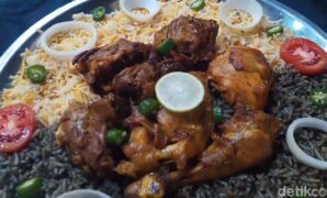 1765515895618-kuliner-kambing-guling-atau-kambing-bakar-dapur-kunfayakun-purwakarta-1765346184787_169