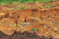 1765515905592-proses-pencarian-tiga-orang-korban-longsor-kampung-condong-desa-wargaluyu-kecamatan-arjasari-kamis-11122025-1765440025803_169