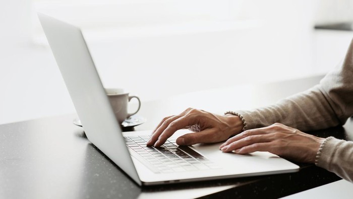 1765515909011-ilustrasi-laptop_169