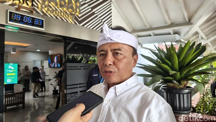 1765537518544-sekda-jabar-herman-suryatman-1753171671724_169