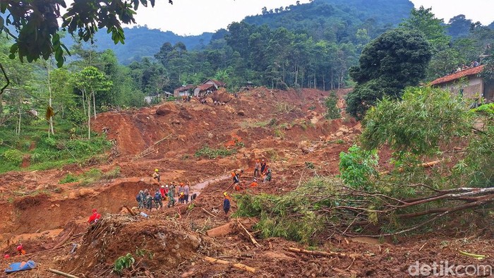 1765537533673-kondisi-longsor-di-arjasari-kabupaten-bandung-1765513289714_169