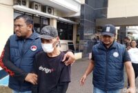 1765559107459-oknum-kepala-desa-baju-hitam-ditangkap-polisi-gegara-mengkonsumsi-narkoba-jenis-sabu-1765532877797_169