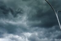 1765580684560-ilustrasi-awan-hitam-dikhy-sasra-1761713842219_169