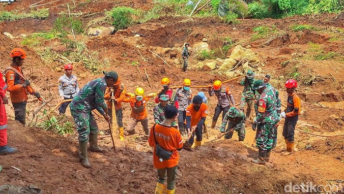 1765602305844-pencarian-korban-longsor-di-arjasari-bandung-1765263728379_169