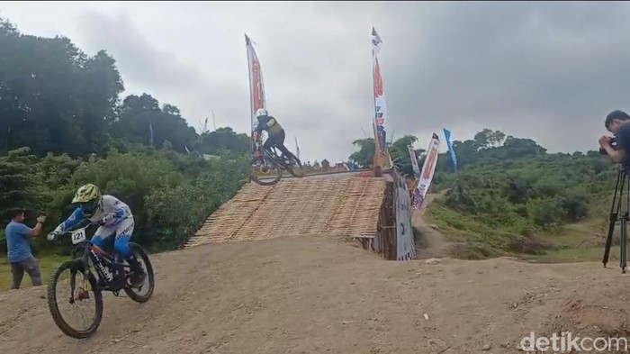 1765623874937-kejuaraan-mtb-fiesta-bupati-cup-2025-1765606162439_169