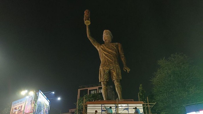 1765645496082-lionel-messi-ke-india-lionel-messi-patung-messi-patung-lionel-messi-india-kolkata-1765560499873_169