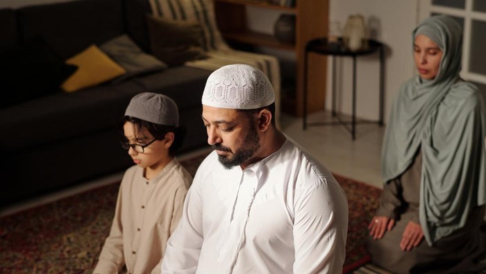 1765667076874-ilustrasi-muslim-salat-1742370339649_169