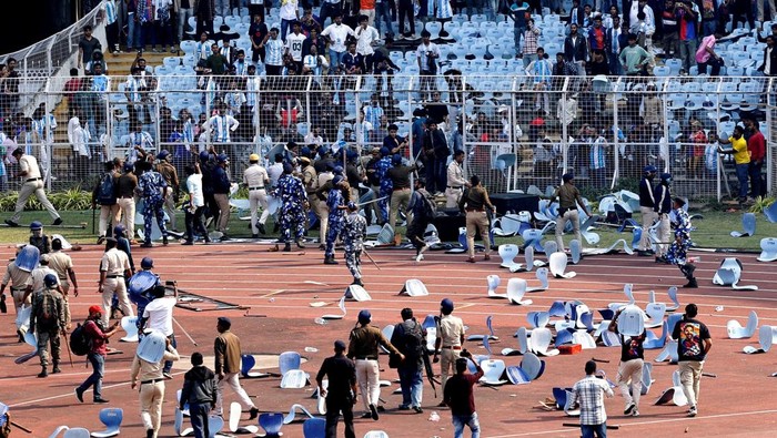 1765710317715-jumpa-fans-lionel-messi-di-india-ricuh-1765621192074_169