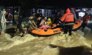 1765710336841-banjir-di-kabupaten-cirebon-1765698804061_169
