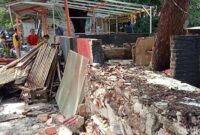 1765710345999-lapak-pedagang-di-sekitar-sungai-sukalila-kota-cirebon-1765685421918_169