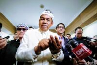 1765775111967-gubernur-jabar-dedi-mulyadi-1763530973997_169