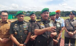 1765796711891-ksad-jenderal-tni-maruli-simanjuntak-saat-ditemui-di-brigif-15-kujang-cimahi-1765778874484_169