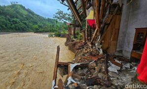 1765796716259-erosi-sungai-cidadap-sukabumi-1765788604131_169