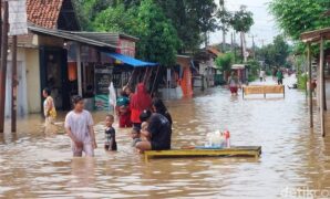 1765796717745-banjir-di-kabupaten-cirebon-1765184257451_169