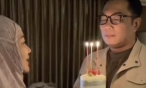 1765796718924-atalia-praratya-jajan-bakso-hingga-beri-kue-ultah-ke-ridwan-kamil-1743147959742_169