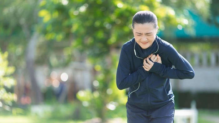 1765818308293-ilustrasi-nyeri-dada-saat-olahraga-1757496050136_169