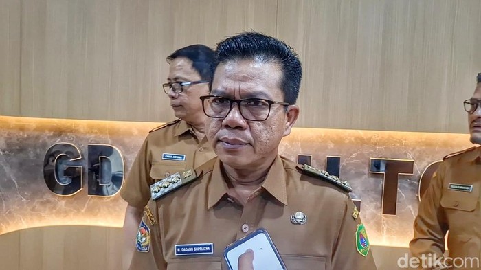 1765818313695-bupati-bandung-dadang-supriatna-1760949164912_169