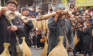 1765818319021-upacara-seren-taun-sunda-wiwitan-2025-di-cigugur-1750334384501_43