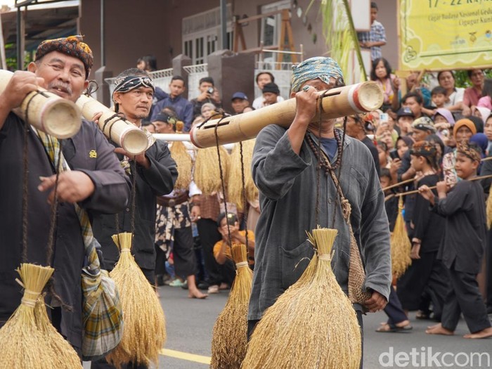 1765818319021-upacara-seren-taun-sunda-wiwitan-2025-di-cigugur-1750334384501_43