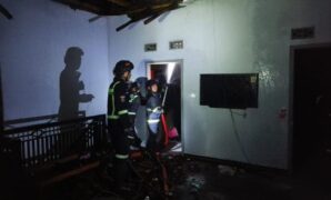 1765861516845-kebakaran-pabrik-tahu-di-kuningan-1765851337769_169