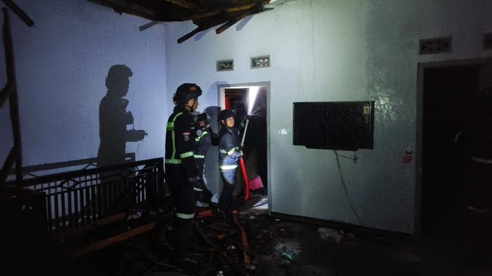 1765861516845-kebakaran-pabrik-tahu-di-kuningan-1765851337769_169