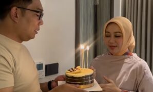 1765861520919-atalia-praratya-jajan-bakso-hingga-beri-kue-ultah-ke-ridwan-kamil-1743147959796_43