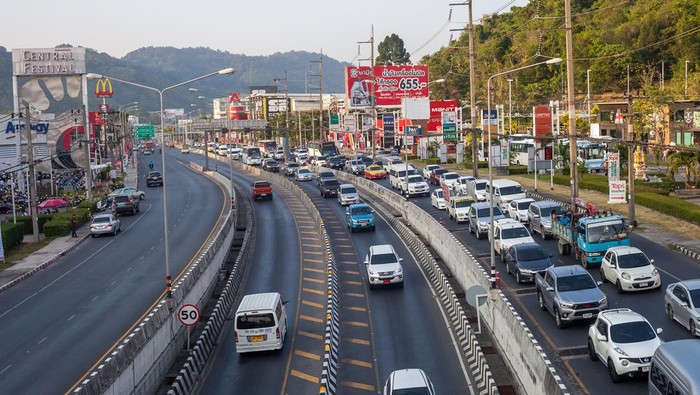 1765883103099-ilustrasi-perjalanan-mudik_169