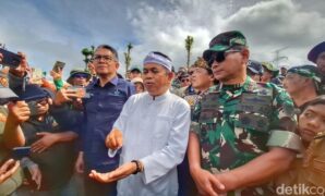 1765883107903-gubernur-jawa-barat-dedi-mulyadi-saat-mengunjungi-perkebunan-teh-malabar-blok-pahlawan-kecamatan-pangalengan-selasa-16122025-1765864521790_169