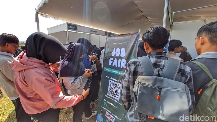 1765947924604-job-fair-bandung-1753865369443_169