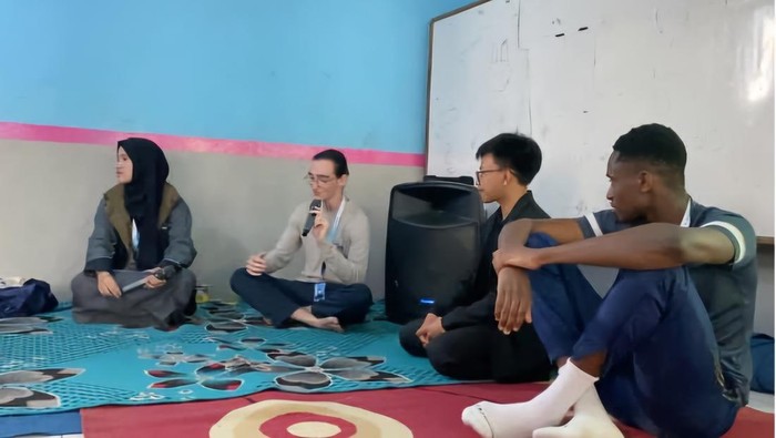 1765991113256-remaja-di-lembang-saat-tingkatkan-motivasi-belajar-dan-pendidikan-1765968883185_169