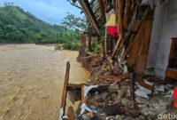 1765991126962-erosi-sungai-cidadap-sukabumi-1765788604131_169