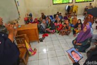 1766012672039-gedung-sdn-kawungluwuk-dijadikan-sebagai-posko-darurat-bagi-penyintas-bencana-di-desa-cidadap-kecamatan-simpenan-1765972372210_169