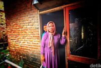 1766034309940-sarifah-40-warga-terakhir-di-rt-0615-kampung-sawah-tengah-desa-cidadap-kabupaten-sukabumi-1766022259158_169