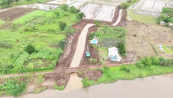 1766055957229-penampakan-aliran-sungai-ciputat-saat-dilakukan-normalisasi-di-desa-tegalluar-kecamatan-bojongsoang-kabupaten-bandung-1764840494757_169