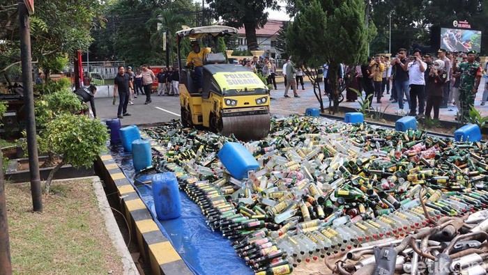 1766055958926-pemusnahan-miras-dan-knalpot-brong-di-subang-1766046765274_169