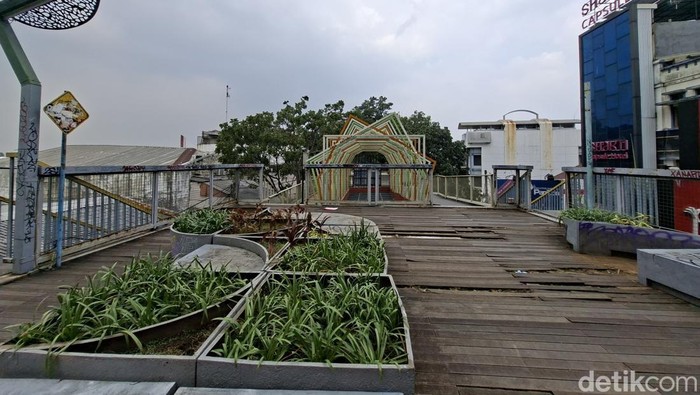 1766055964321-teras-cihampelas-1752214680833_169