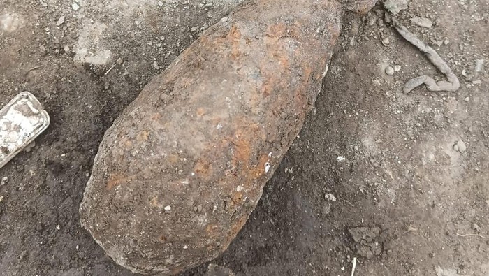 1766055968788-temuan-bahan-peledak-mortir-di-kebun-warga-bandung-barat-1766043598070_169